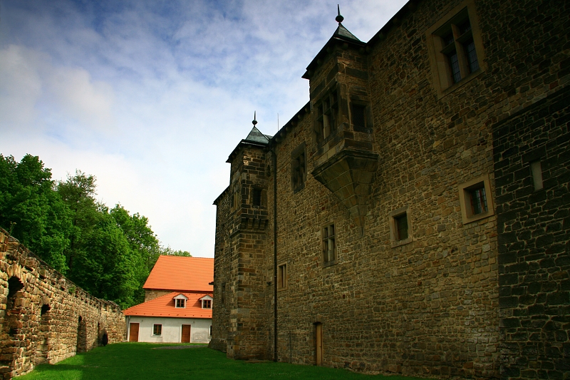 ZÁPADNÍ KŘÍDLO - Hanka Kučerová