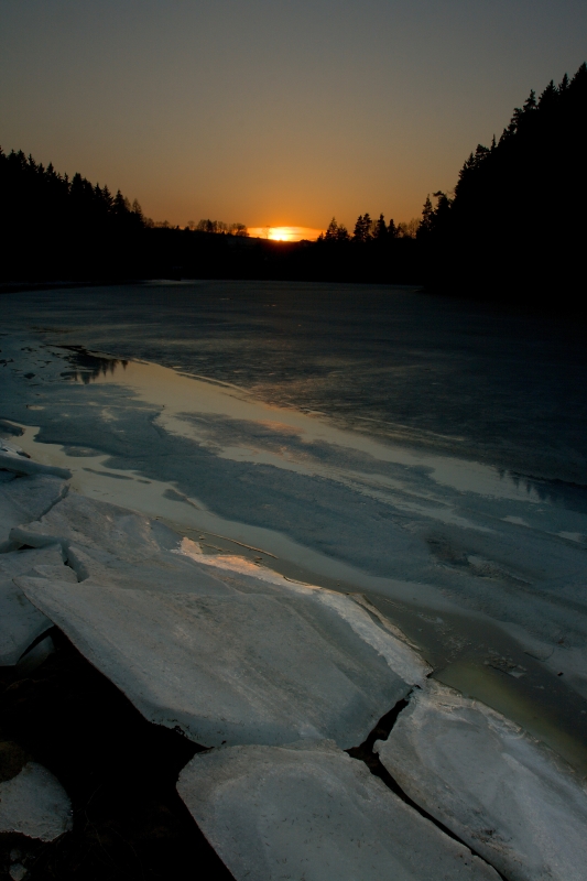 POHLED NA JEZERO - Hanka Kuerov