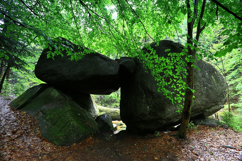 DOLMEN - Hanka Kuerov